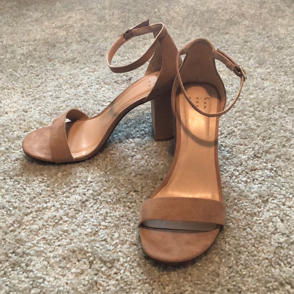 A New Day Nude Barely There Block Heels 8.5W
